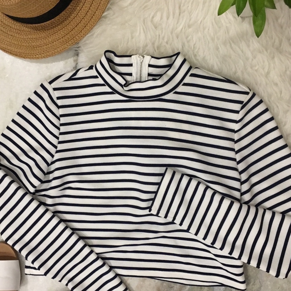 Mock neck crop top